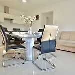Pensión Mira 3*