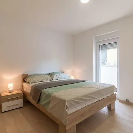 Guest house Mira Pula