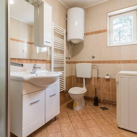 Mira 招待所 3*