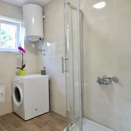 Guest house Mira Pula