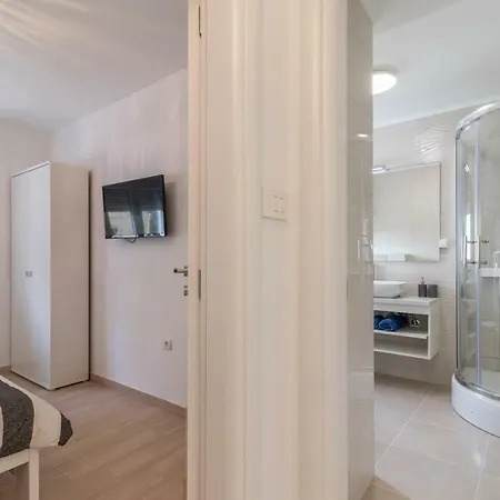 Guest house Mira 3*