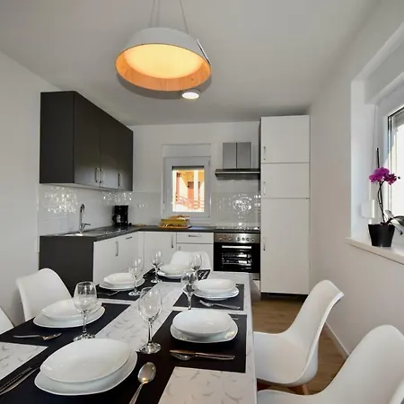 Mira Guest house