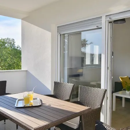Guest house Mira Pula