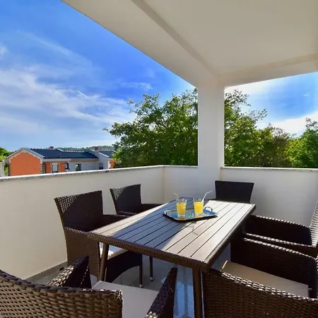 Mira Guest house