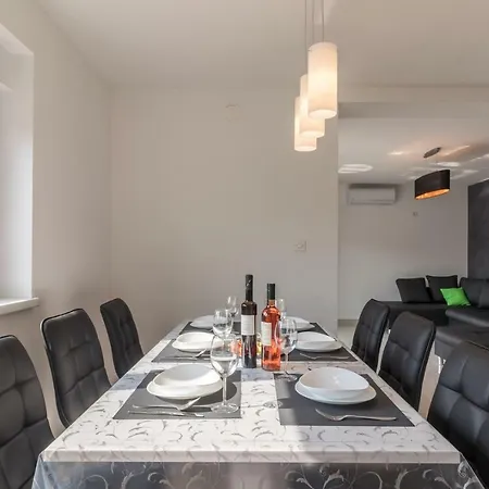 Mira Gæstehus 3*